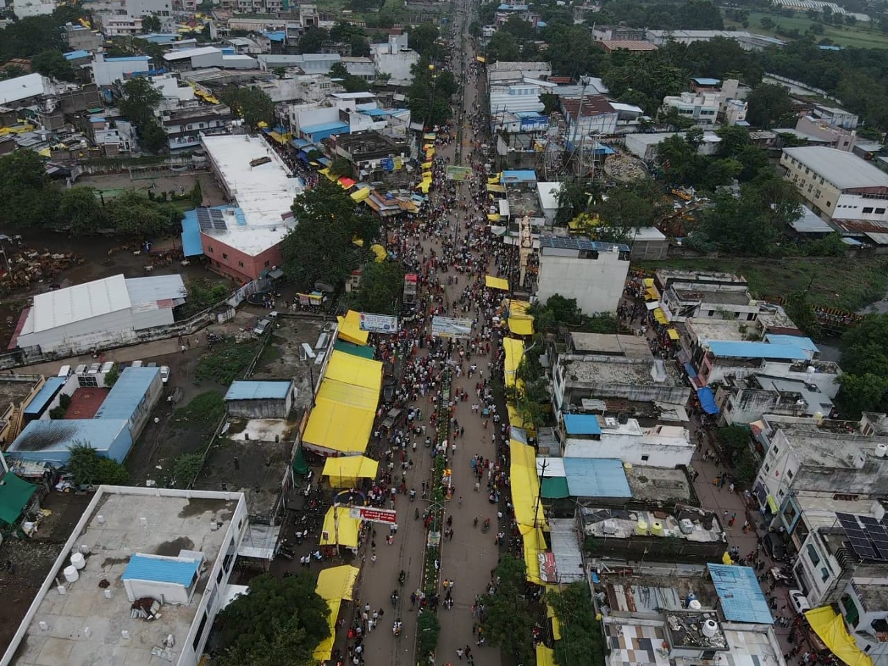 श्री दादाजी दरबार दर्शन करने उमड़े लाखों भक्त