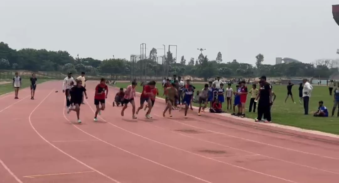 45 अवनी सैनी, खिलाड़ी। 45 अवनी सैनी, खिलाड़ी।