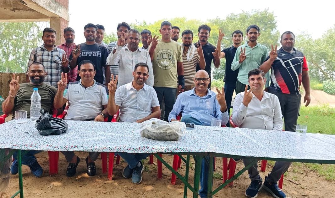 50 : अभियान के संयोजक डॉ. जसमेर हुड्डा को 300 सीड बॉल दान करतीं विश्ववारा कन्या गुरुकुल रुड़की 50 : अभियान के संयोजक डॉ. जसमेर हुड्डा को 300 सीड बॉल दान करतीं विश्ववारा कन्या गुरुकुल रुड़की