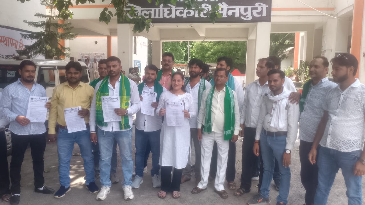 फोटो 7 कलेक्ट्रेट पर ज्ञापन सौंपते भारतीय किसान यूनियन श्रमिक जन शक्ति के पदाधिकारी। संवाद फोटो 7 कलेक्ट्रेट पर ज्ञापन सौंपते भारतीय किसान यूनियन श्रमिक जन शक्ति के पदाधिकारी। संवाद