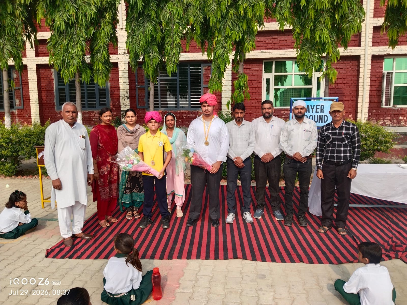 प्राचार्य ओम प्रकाश शर्मा विजेता खिलाड़ियों को सम्मानित करते हुए। विज्ञप्ति प्राचार्य ओम प्रकाश शर्मा विजेता खिलाड़ियों को सम्मानित करते हुए। विज्ञप्ति