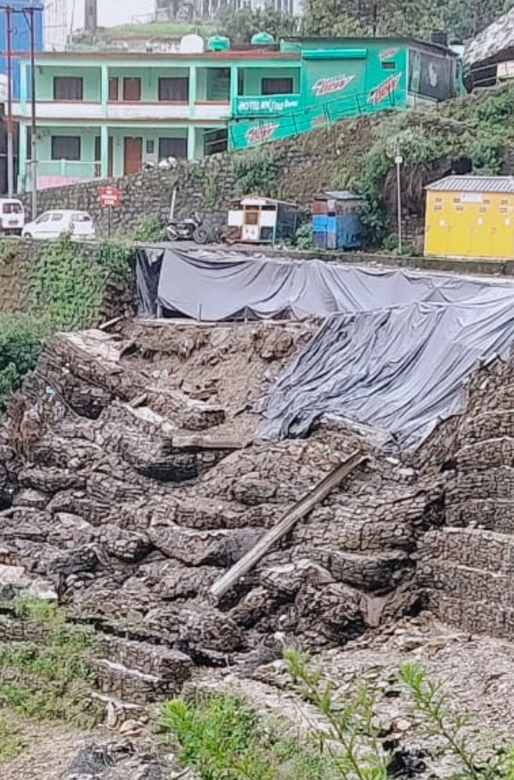 राजकीय उच्च प्राथमिक विद्यालय स्यांसू का क्षतिग्रस्त भवन। संवाद राजकीय उच्च प्राथमिक विद्यालय स्यांसू का क्षतिग्रस्त भवन। संवाद