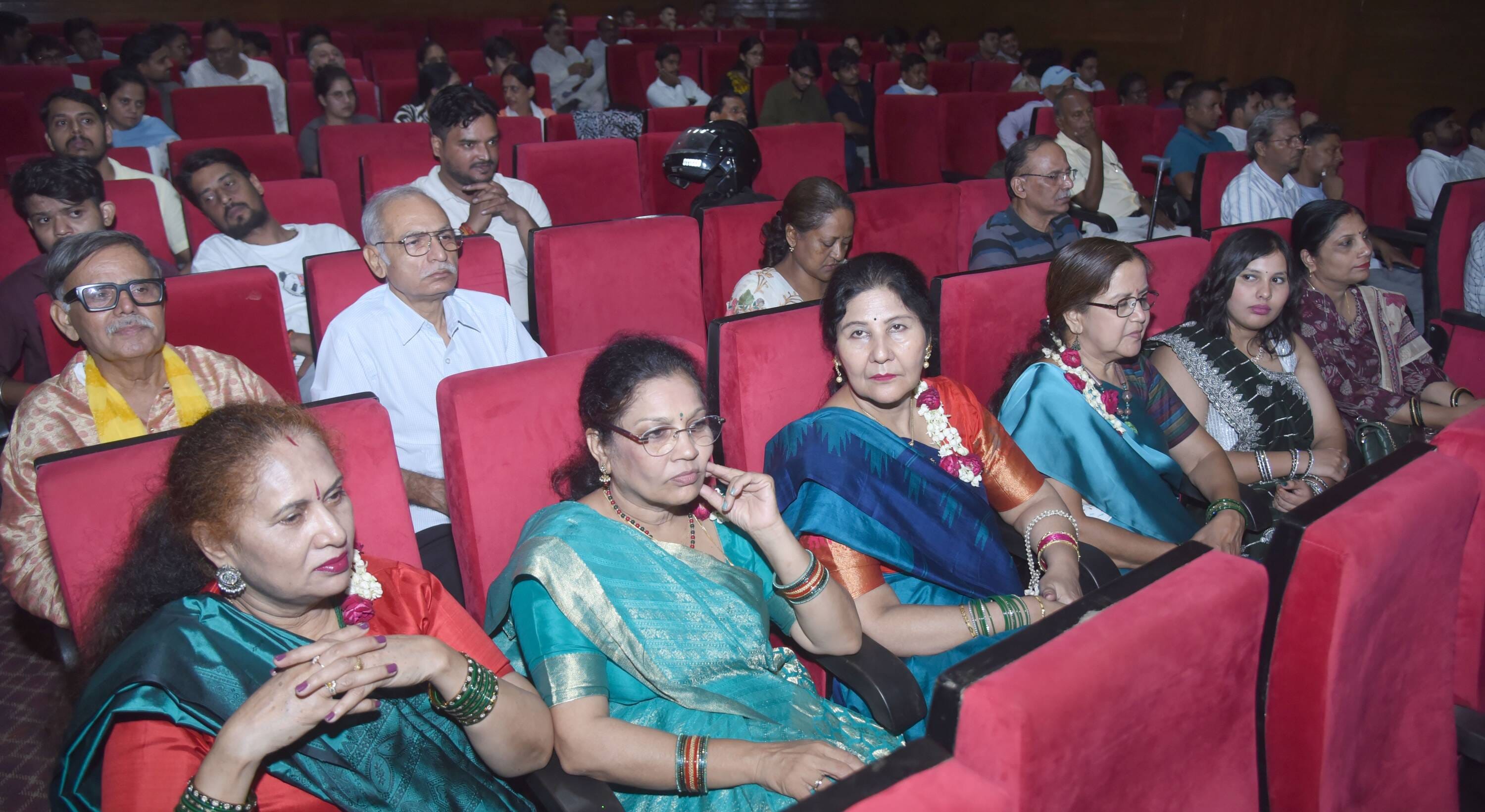 राय उमानाथ बली प्रेक्षागृह में भारतीय संगीत महाविद्यालय की ओर से गुरु उत्सव कार्यक्रम का आयोजन राय उमानाथ बली प्रेक्षागृह में भारतीय संगीत महाविद्यालय की ओर से गुरु उत्सव कार्यक्रम का आयोजन