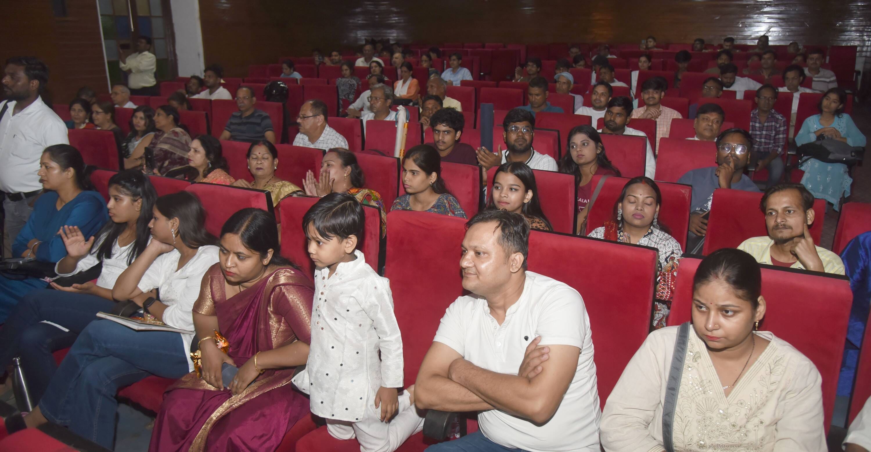 राय उमानाथ बली प्रेक्षागृह में भारतीय संगीत महाविद्यालय की ओर से गुरु उत्सव कार्यक्रम का आयोजन राय उमानाथ बली प्रेक्षागृह में भारतीय संगीत महाविद्यालय की ओर से गुरु उत्सव कार्यक्रम का आयोजन