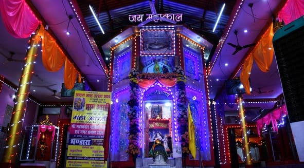सावन मास के अवसर पर शिवालयों में बुधवार को की गई साज-सज्जा। सावन मास के अवसर पर शिवालयों में बुधवार को की गई साज-सज्जा।