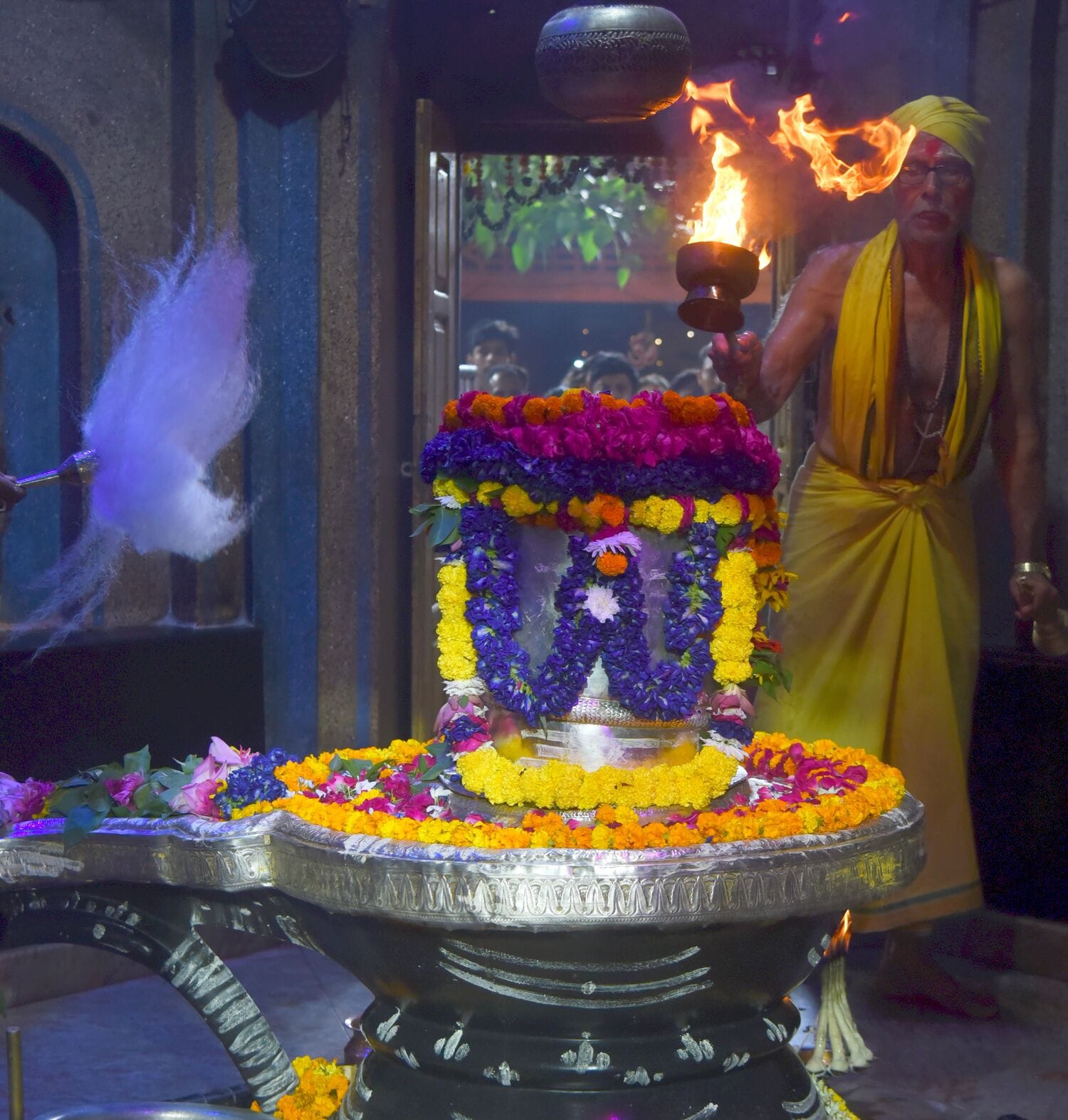 सावन मास के अवसर पर शिवालयों में बुधवार को की गई साज-सज्जा। सावन मास के अवसर पर शिवालयों में बुधवार को की गई साज-सज्जा।