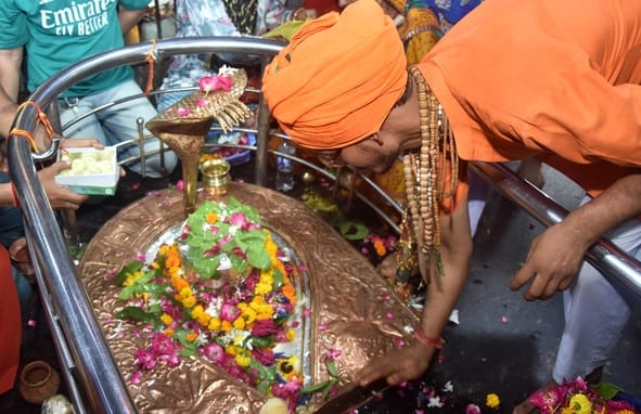 सावन मास के अवसर पर शिवालयों में बुधवार को की गई साज-सज्जा। सावन मास के अवसर पर शिवालयों में बुधवार को की गई साज-सज्जा।