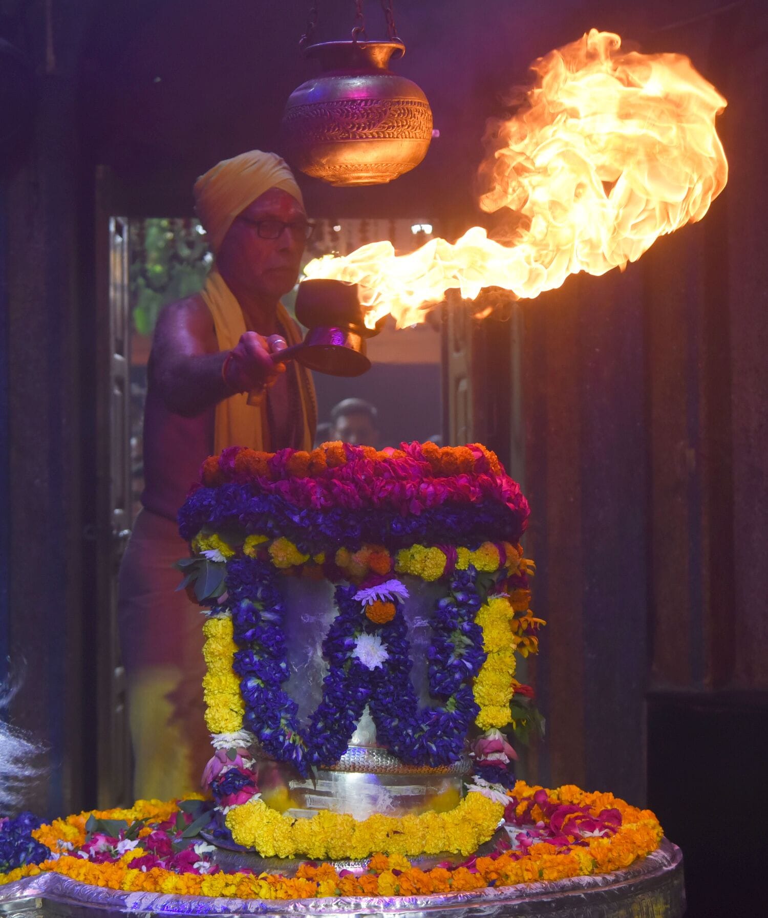 सावन मास के अवसर पर शिवालयों में बुधवार को की गई साज-सज्जा। सावन मास के अवसर पर शिवालयों में बुधवार को की गई साज-सज्जा।