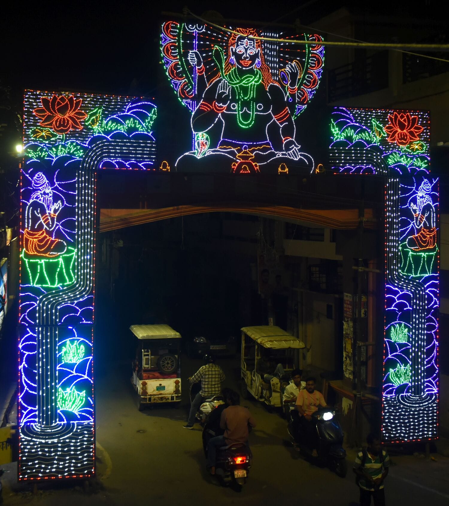 सावन मास के अवसर पर शिवालयों में बुधवार को की गई साज-सज्जा। सावन मास के अवसर पर शिवालयों में बुधवार को की गई साज-सज्जा।