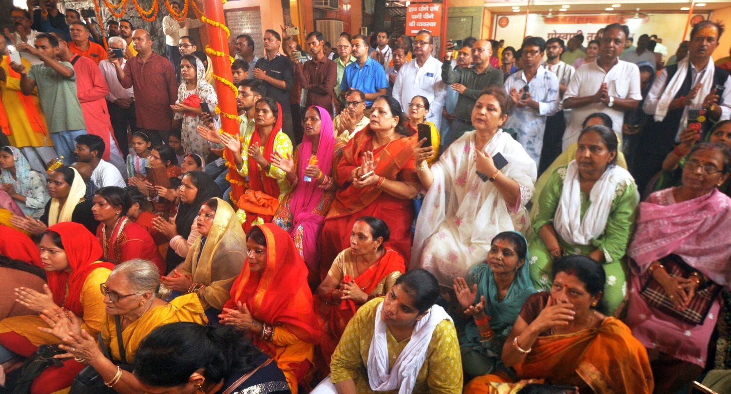श्री लेटे हुए हनुमान जी मंदिर में बुधवार को मूर्तियों की प्राण प्रतिष्ठा की गई। श्री लेटे हुए हनुमान जी मंदिर में बुधवार को मूर्तियों की प्राण प्रतिष्ठा की गई।