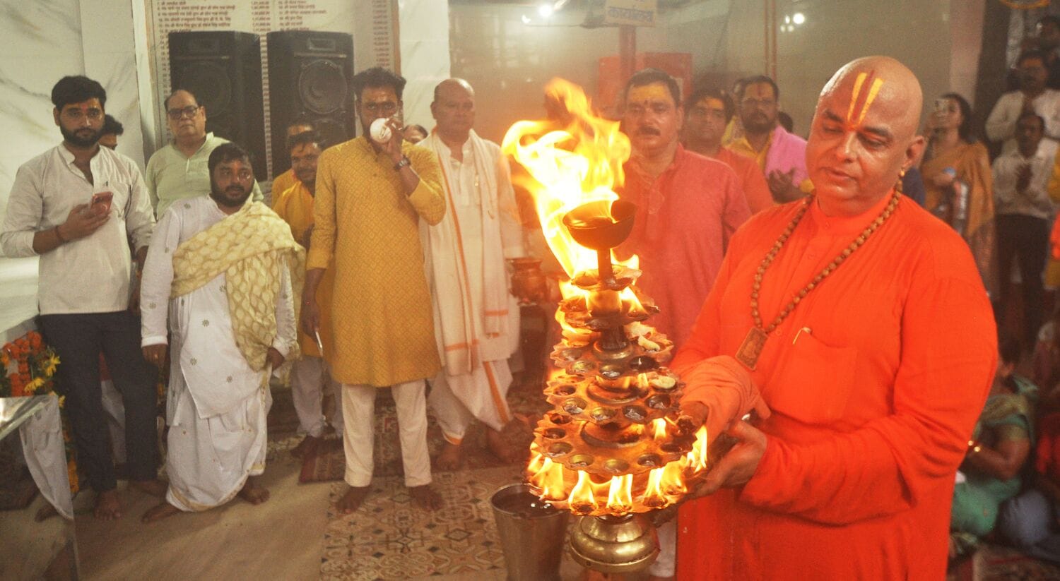 श्री लेटे हुए हनुमान जी मंदिर में बुधवार को मूर्तियों की प्राण प्रतिष्ठा की गई। श्री लेटे हुए हनुमान जी मंदिर में बुधवार को मूर्तियों की प्राण प्रतिष्ठा की गई।