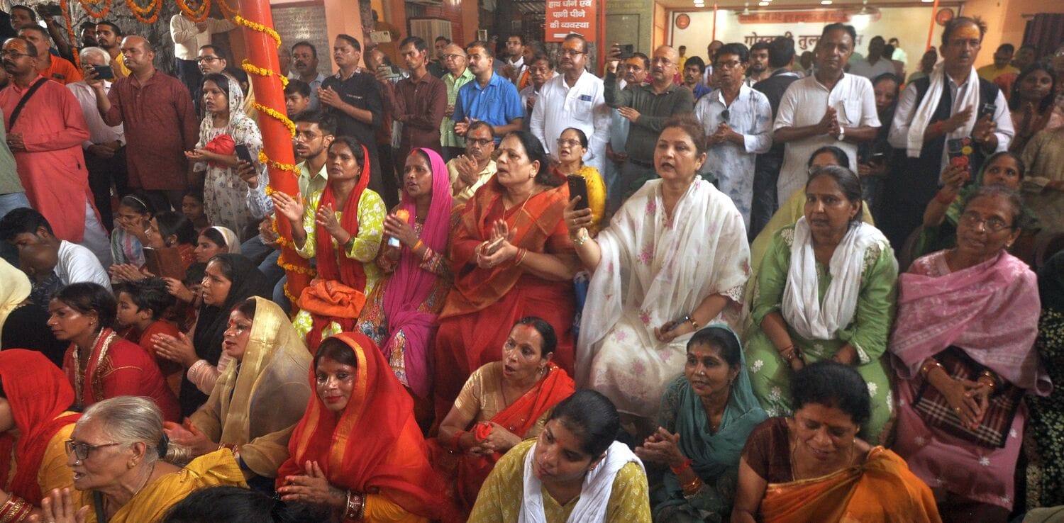 श्री लेटे हुए हनुमान जी मंदिर में बुधवार को मूर्तियों की प्राण प्रतिष्ठा की गई। श्री लेटे हुए हनुमान जी मंदिर में बुधवार को मूर्तियों की प्राण प्रतिष्ठा की गई।