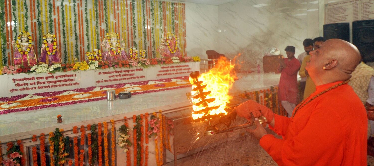 श्री लेटे हुए हनुमान जी मंदिर में बुधवार को मूर्तियों की प्राण प्रतिष्ठा की गई। श्री लेटे हुए हनुमान जी मंदिर में बुधवार को मूर्तियों की प्राण प्रतिष्ठा की गई।
