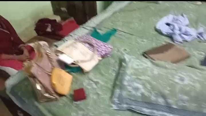 वारदात के बाद जांच करती पुलिस।