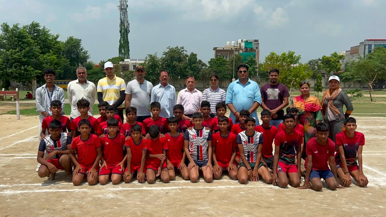 16-रोहतक के सैनी वरिष्ठ माध्यमिक विद्यालय में खो-खो खेलते विद्यार्थी। संवाद 16-रोहतक के सैनी वरिष्ठ माध्यमिक विद्यालय में खो-खो खेलते विद्यार्थी। संवाद