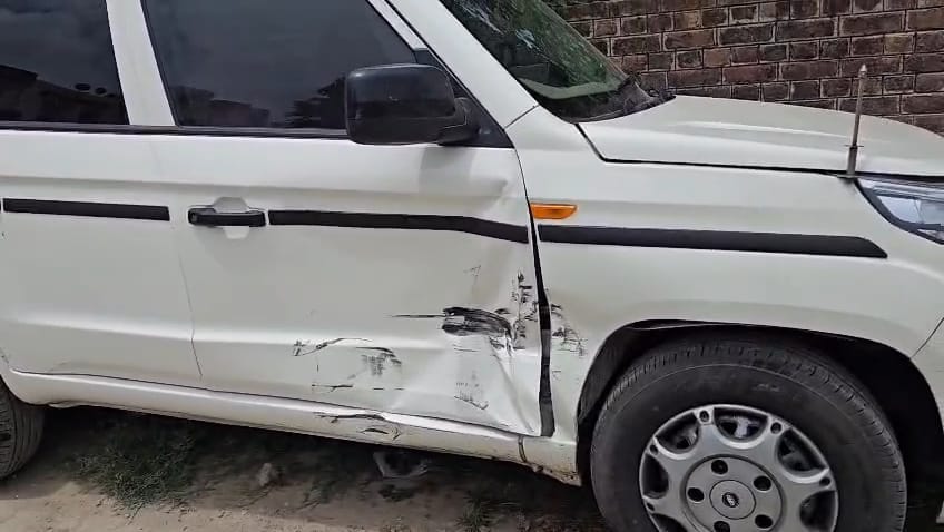 अस्पताल में आरोपी से पूछताछ करती पुलिस व अन्य। वीडियो अस्पताल में आरोपी से पूछताछ करती पुलिस व अन्य। वीडियो