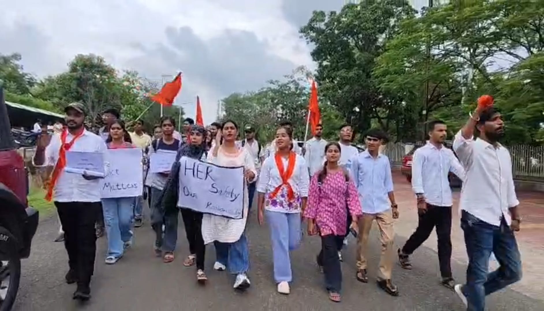 छात्रों का प्रदर्शन छात्रों का प्रदर्शन