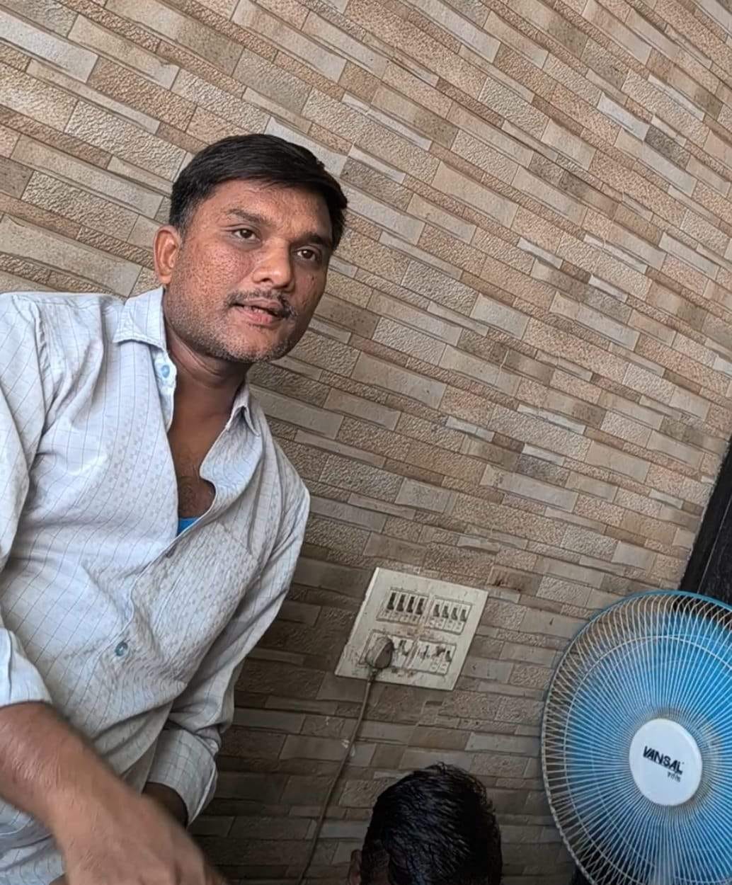 डिलक्स शौचालय में लगा रेटबोर्ड7 संवाद
