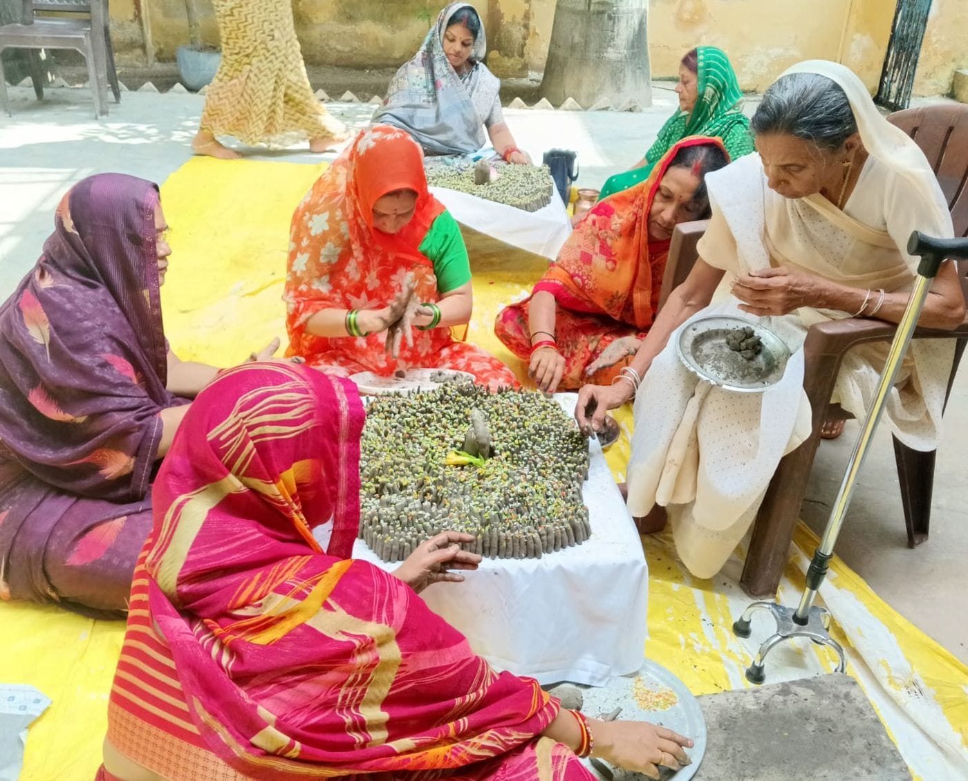 फोटो 30 एमएएचपी 02 परिचय-शहर के रामकथा मार्ग स्थित द्वादश ज्याेर्तिलिंग मंदिर में पूजा-अर्चना क
