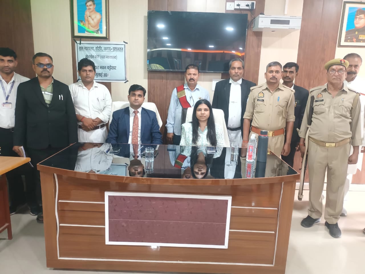 ग्राम न्यायालय मेजा की तरफ से सिरसा नगर पंचायत में लगाए गए सचल न्यायालय में फरियादियों एवं वादक