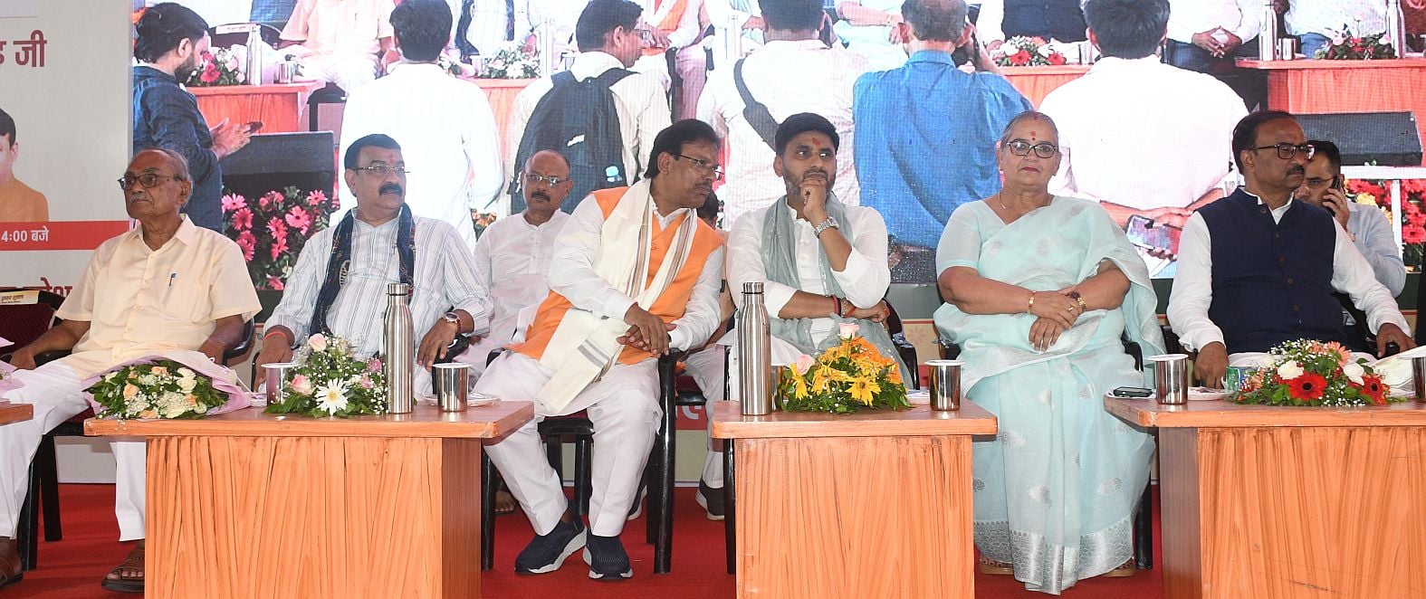 इंदिरानगर में हुए कार्यक्रम में विकास कार्यों का शिलान्यास किया गया। इंदिरानगर में हुए कार्यक्रम में विकास कार्यों का शिलान्यास किया गया।