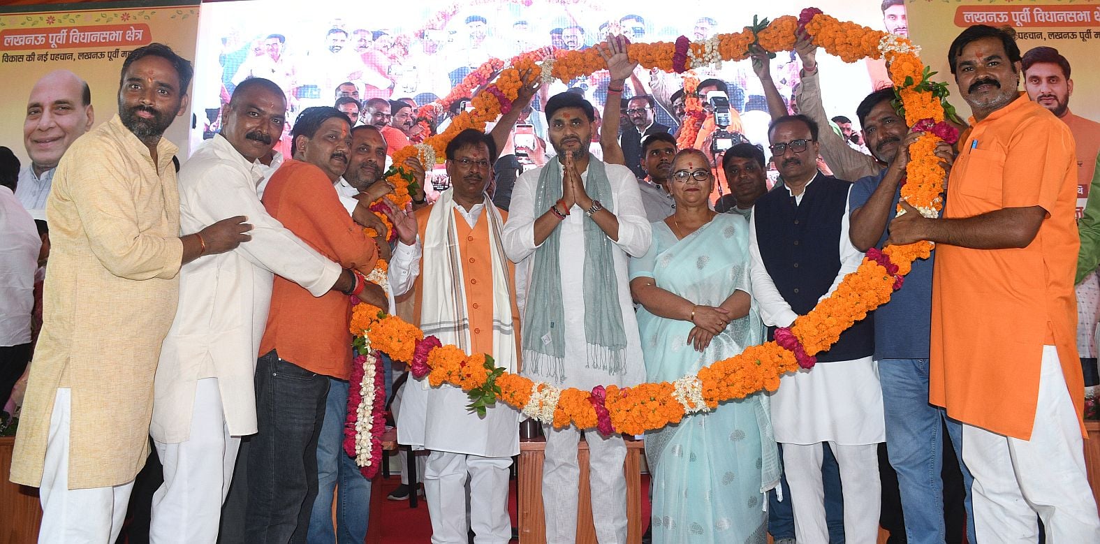 इंदिरानगर में हुए कार्यक्रम में विकास कार्यों का शिलान्यास किया गया। इंदिरानगर में हुए कार्यक्रम में विकास कार्यों का शिलान्यास किया गया।