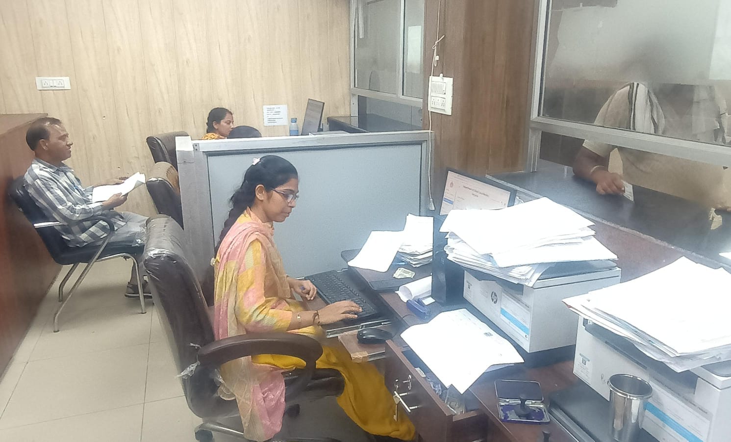 नगर निगम कार्यालय में प्रॉपर्टी टैक्स जमा करवाने के लिए बना सुविधा केंद्र। प्रवक्ता