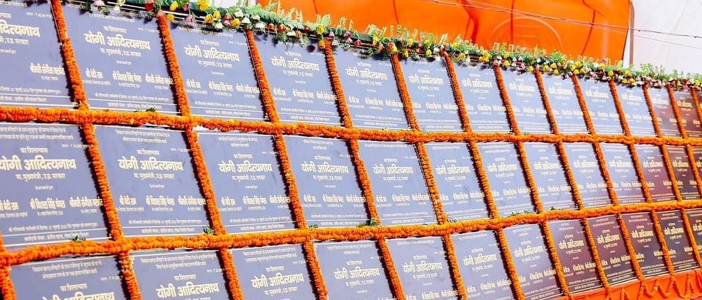 नवीन मंडी स्थल में जन सभा को संबोधि करते मुख्यमंत्री योगी आदित्यनाथ। स्रोत- सूचना विभाग
