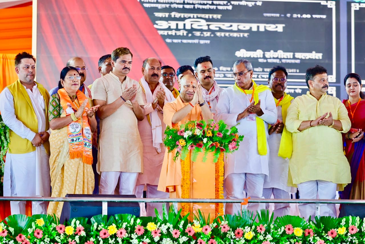 नवीन मंडी स्थल में जन सभा को संबोधि करते मुख्यमंत्री योगी आदित्यनाथ। स्रोत- सूचना विभाग