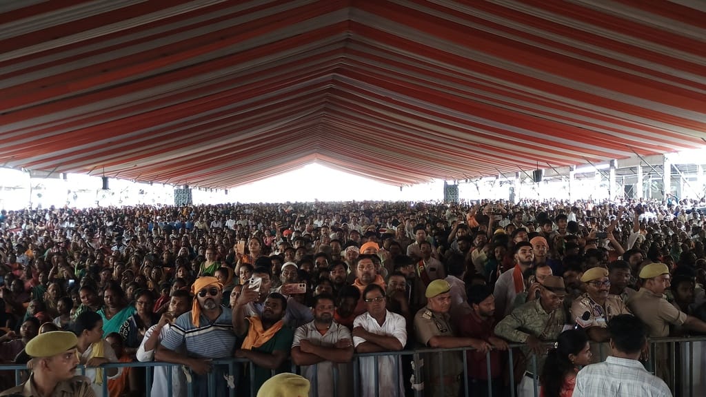 नवीन मंडी स्थल में जन सभा को संबोधि करते मुख्यमंत्री योगी आदित्यनाथ। स्रोत- सूचना विभाग