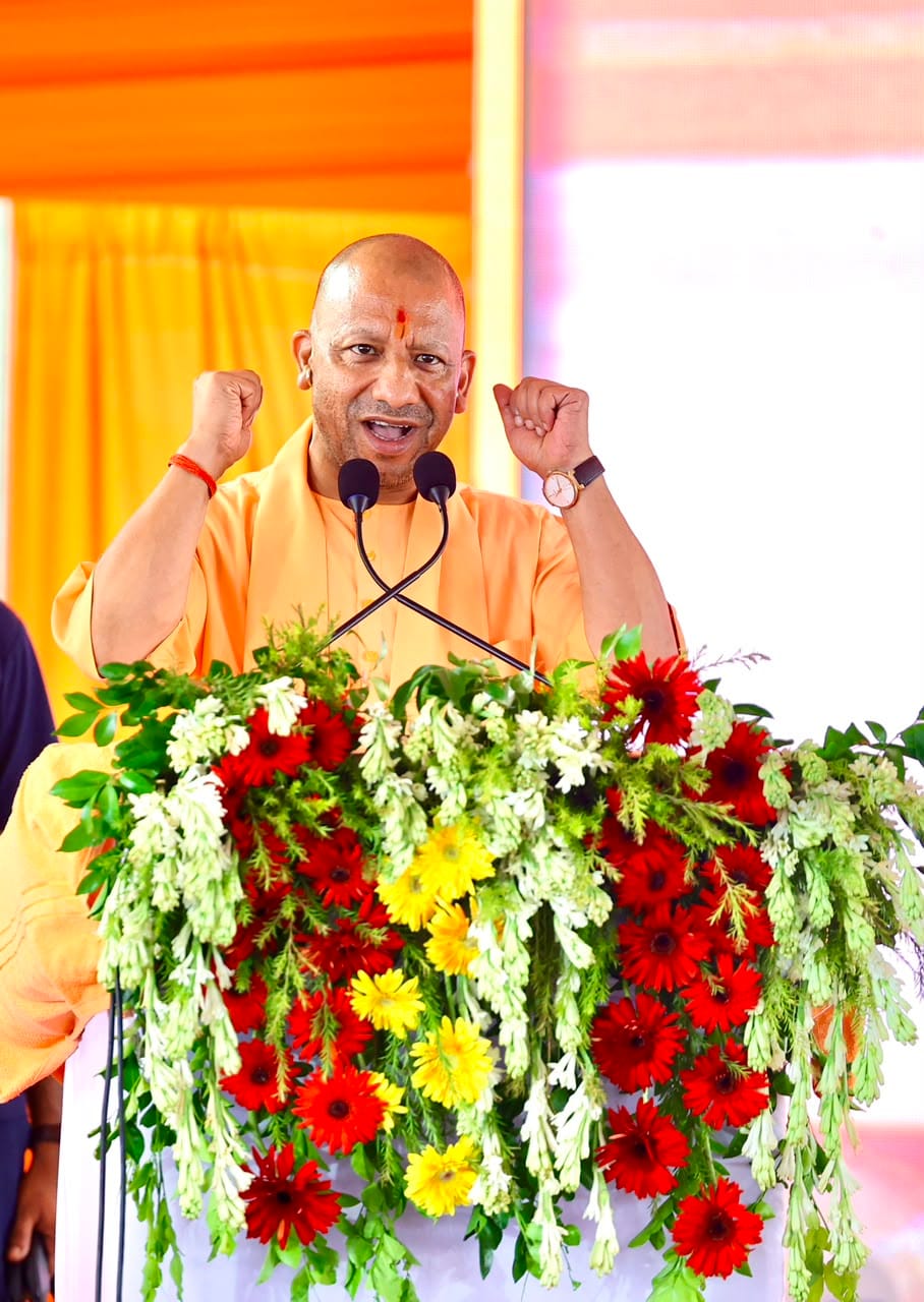 नवीन मंडी स्थल में जन सभा को संबोधि करते मुख्यमंत्री योगी आदित्यनाथ। स्रोत- सूचना विभाग