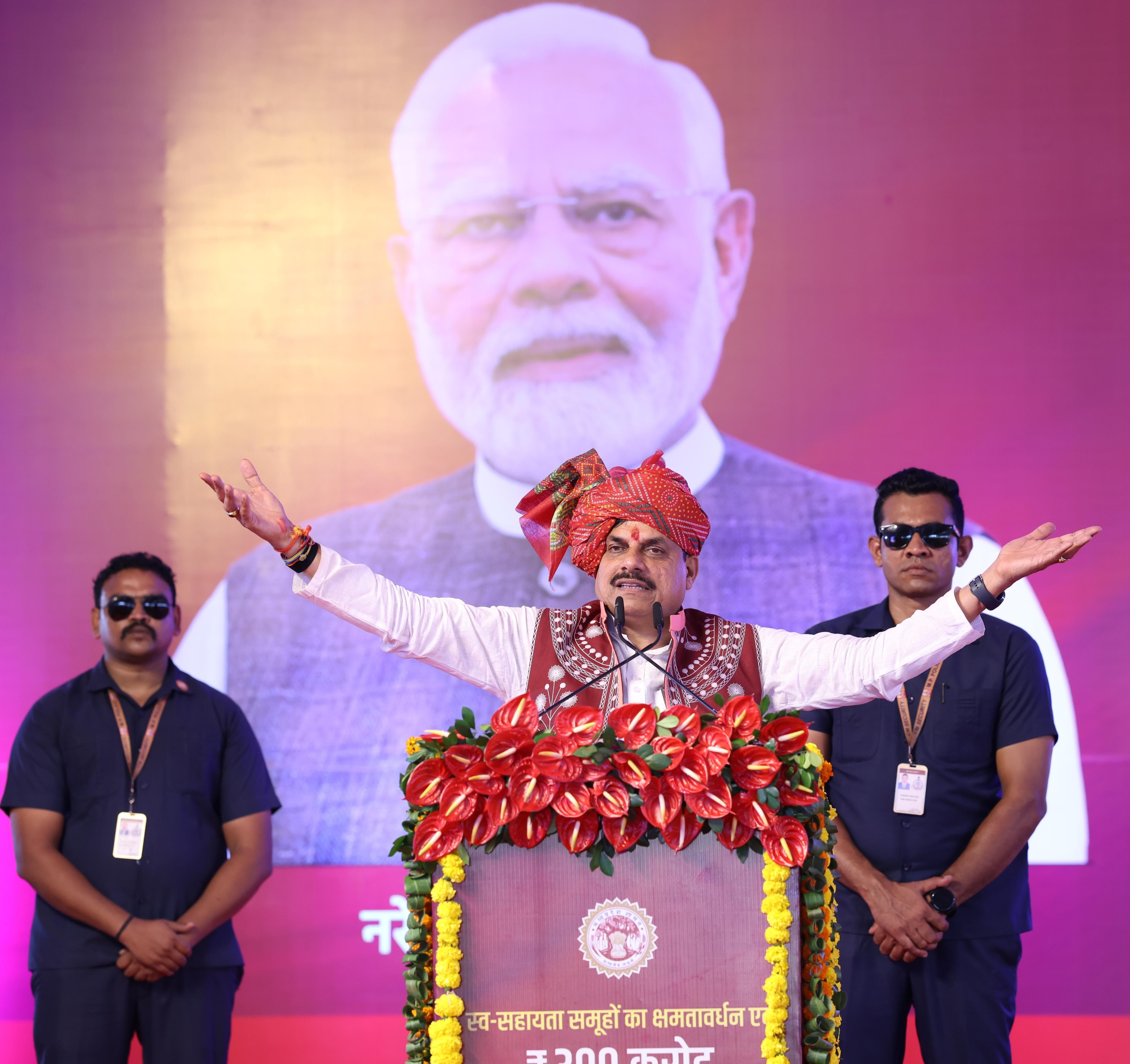 सीएम डॉ. मोहन यादव पहुंचे थांदला, किया जनसभा को संबोधित