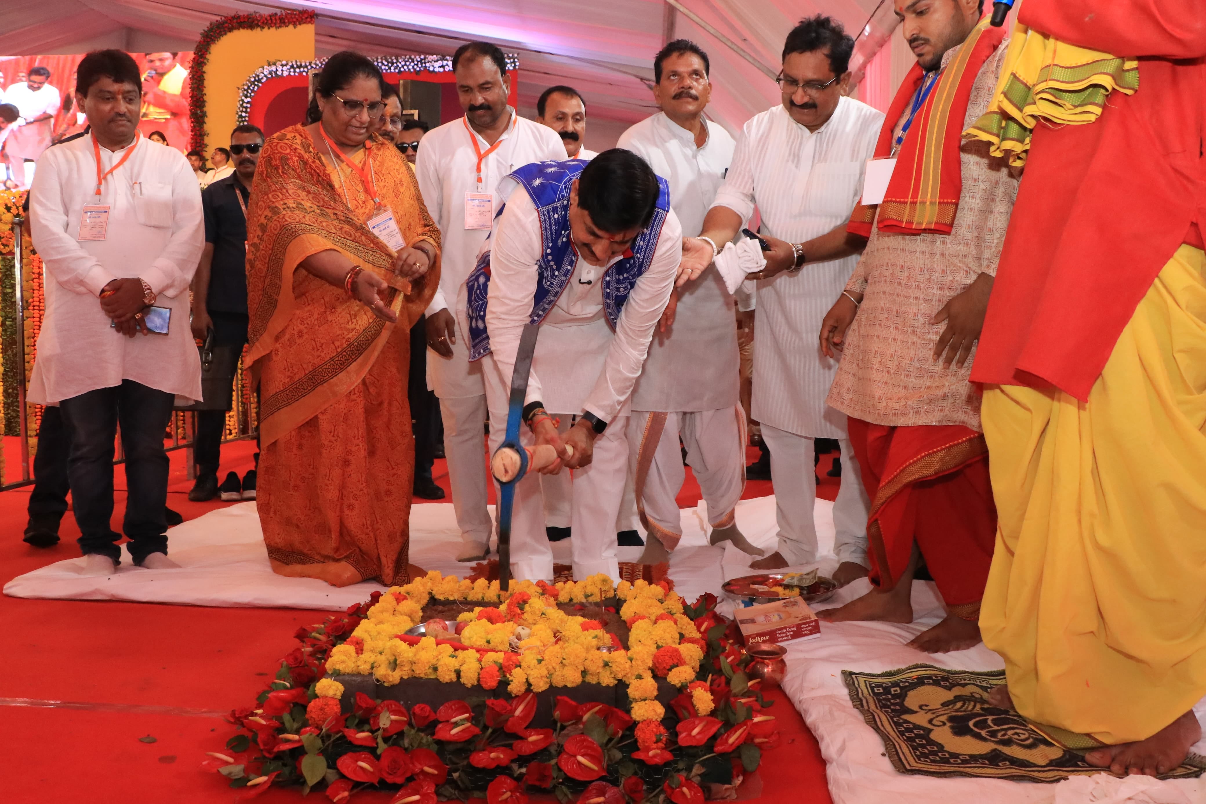 सीएम डॉ. मोहन यादव पहुंचे थांदला, किया जनसभा को संबोधित