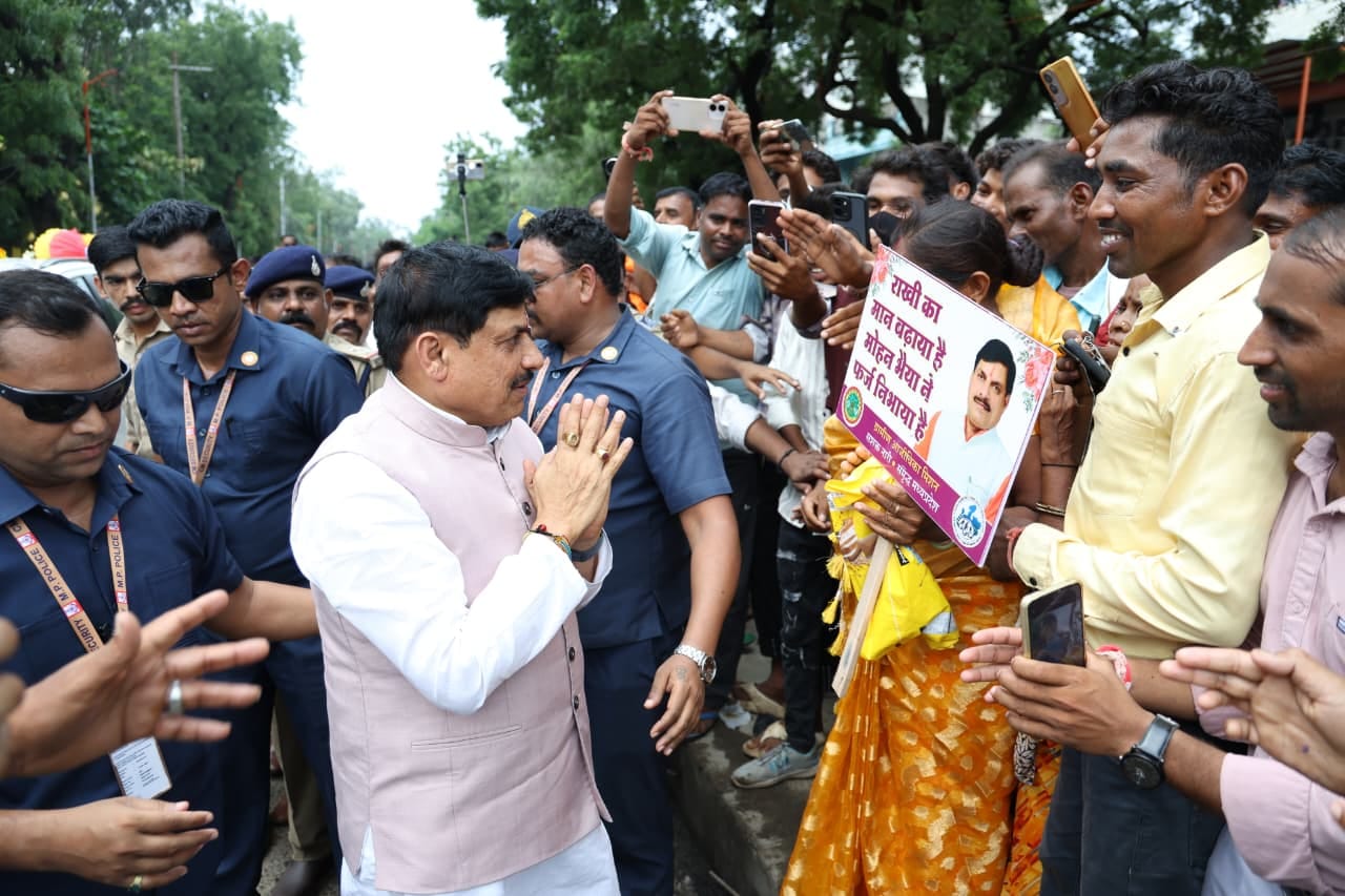 सीएम डॉ. मोहन यादव पहुंचे थांदला, किया जनसभा को संबोधित