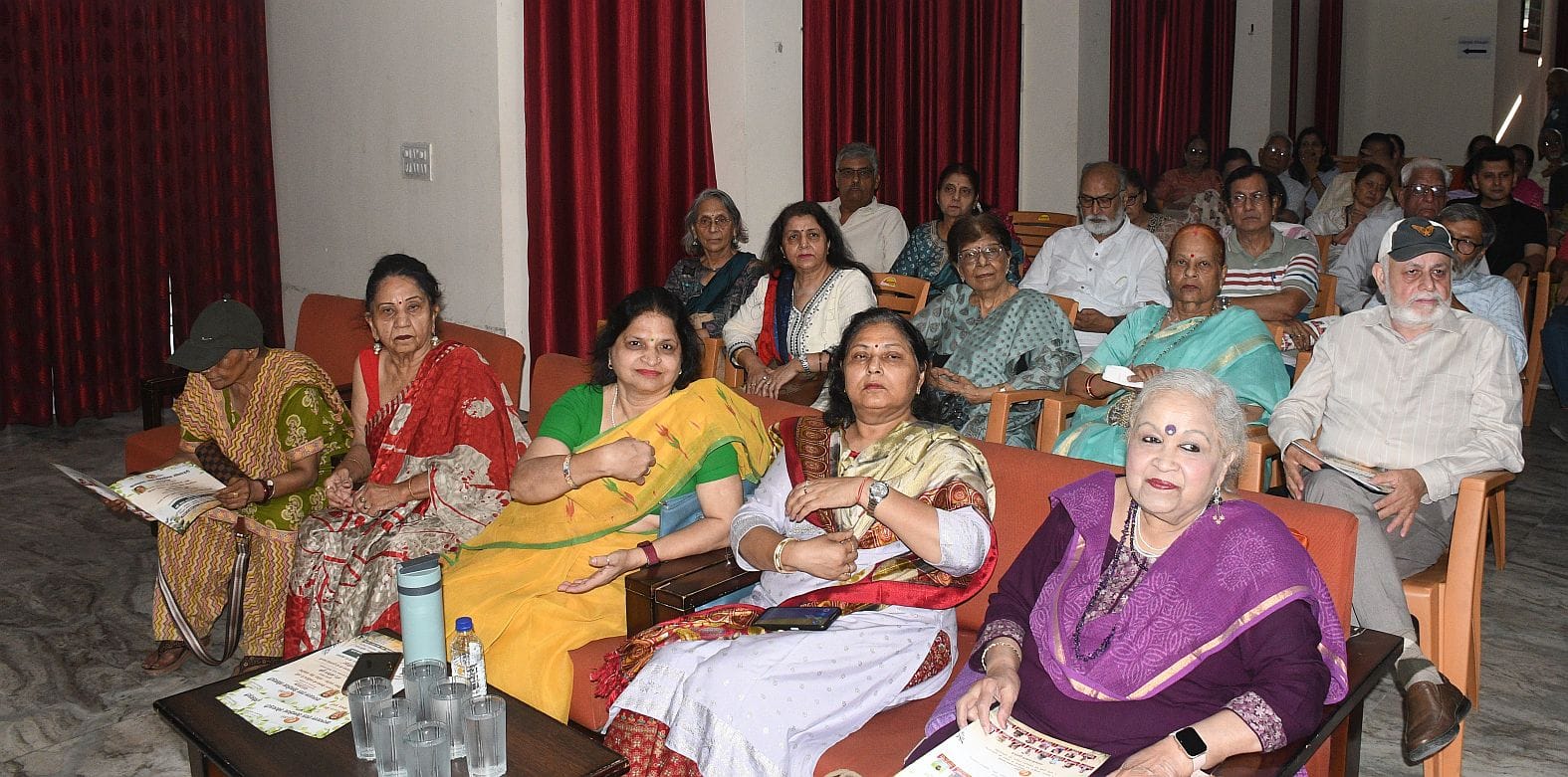 साहित्य जगत की विभूतियों का सम्मान