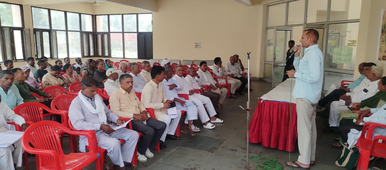सेमिनार में भाग लेते समिति सदस्य। विज्ञप्ति सेमिनार में भाग लेते समिति सदस्य। विज्ञप्ति