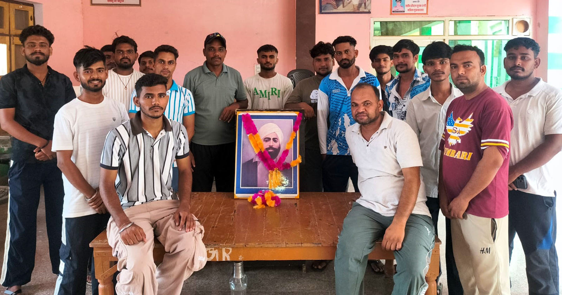 शहीद ऊधम सिंह के बलिदान दिवस पर आयोजित विचार गोष्ठी में उपस्थित अतिथि, युवा मंच पदाधिकारी एवं छ शहीद ऊधम सिंह के बलिदान दिवस पर आयोजित विचार गोष्ठी में उपस्थित अतिथि, युवा मंच पदाधिकारी एवं छ