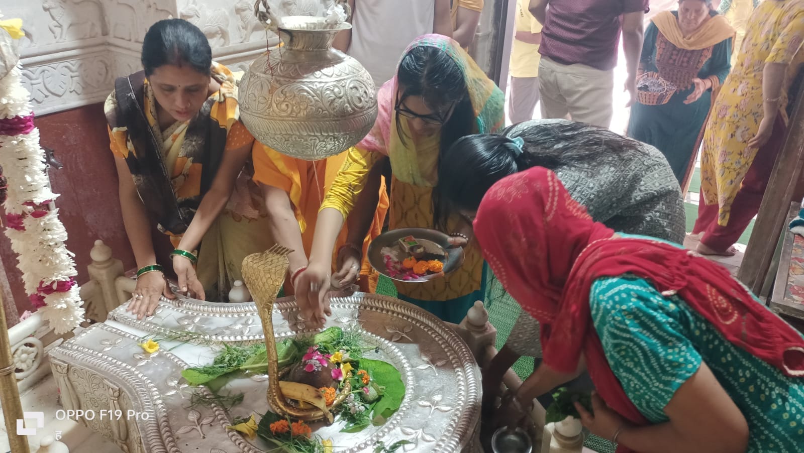 शामली में सजाया गया गुलजारी वाला शिव मंदिर। संवाद शामली में सजाया गया गुलजारी वाला शिव मंदिर। संवाद