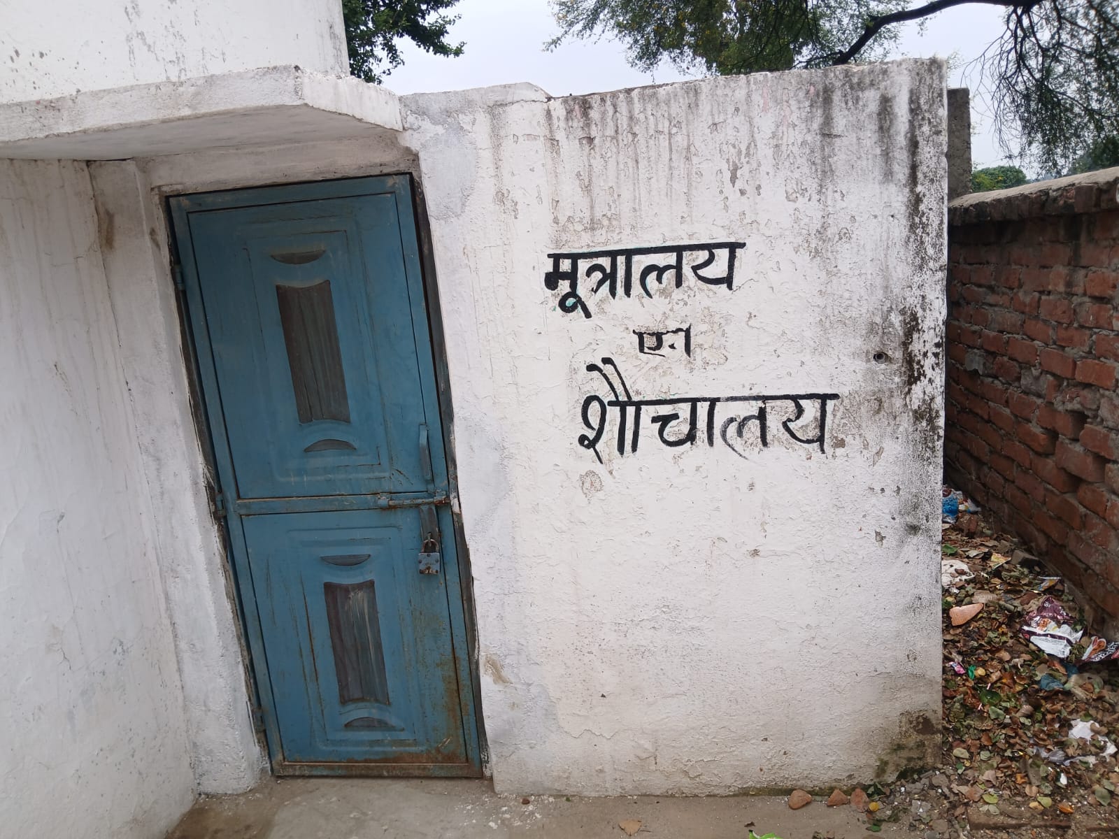 01 सीकेटीपी-18-विद्यालय के प्रवेश द्वार से गायब गेट। संवाद 01 सीकेटीपी-18-विद्यालय के प्रवेश द्वार से गायब गेट। संवाद