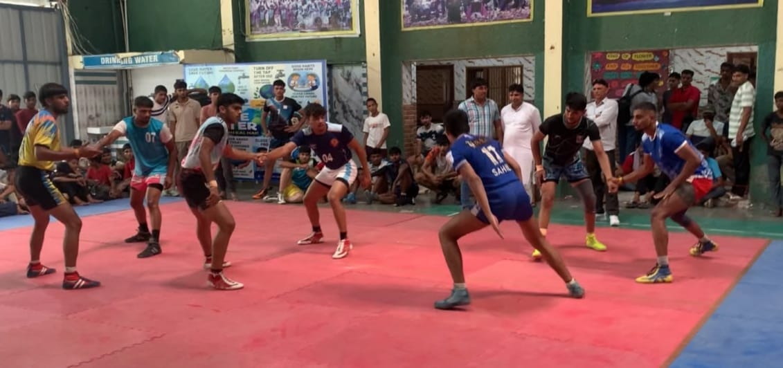 फोटो: सोनीपत में आयाेजित जिला स्तरीय प्रतियोगिता में कबड्डी खेलते विद्यार्थी। स्रोत: विद्यालय