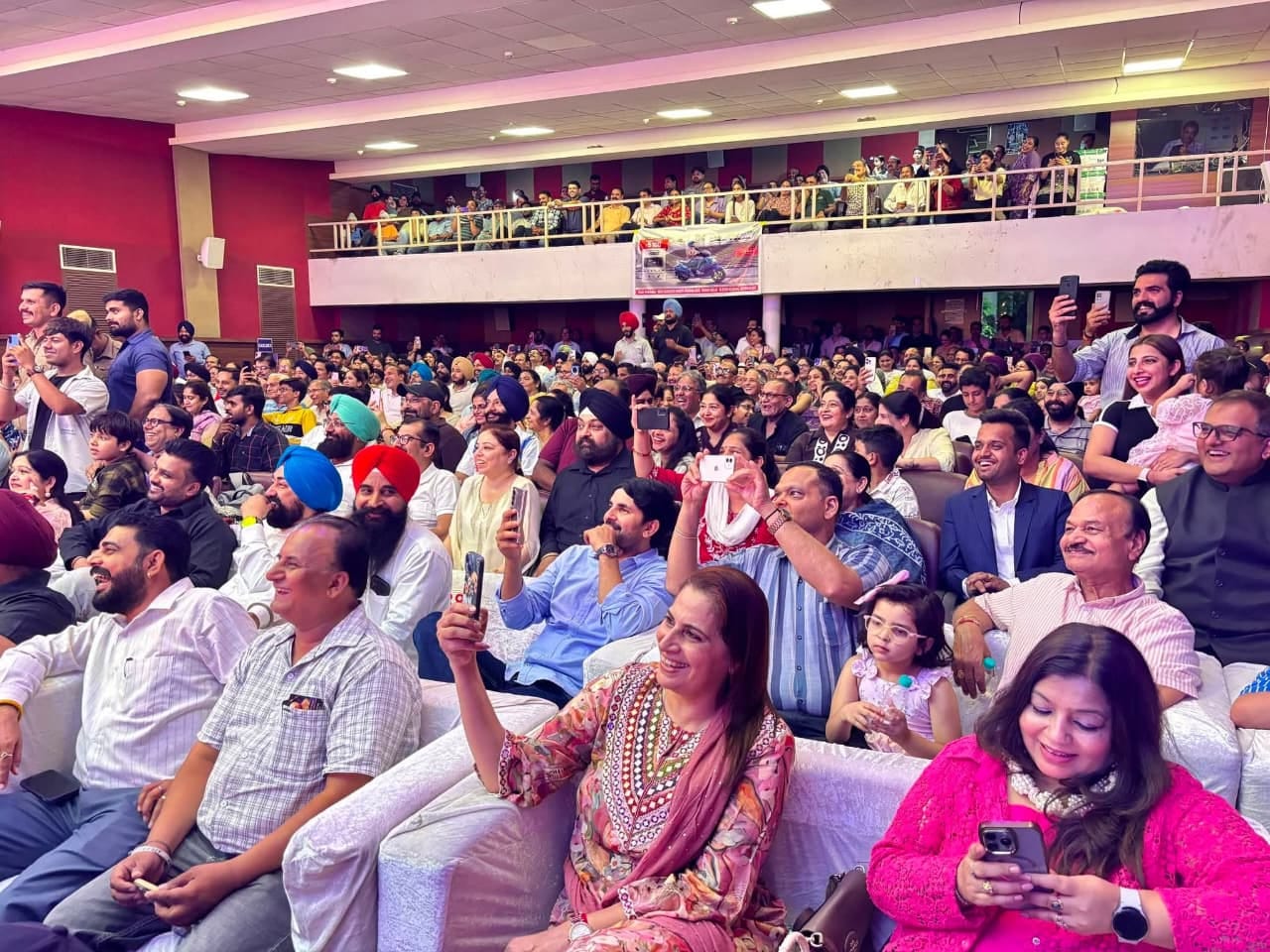 कार्यक्रम के दौरान मौजूद एसपी, मेयर, जिलाध्यक्ष व सोसायटी के सदस्य। प्रवक्ता