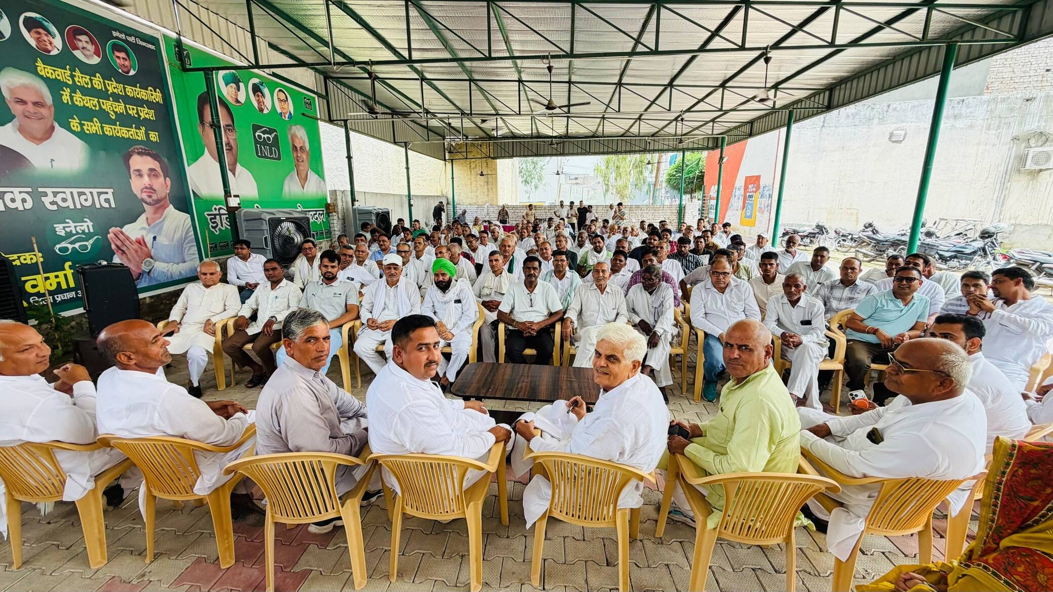 कार्यालय में आयोजित बैठक को संबोधित करते इनेलो प्रदेशाध्यक्ष रामपाल माजरा। विज्ञप्ति