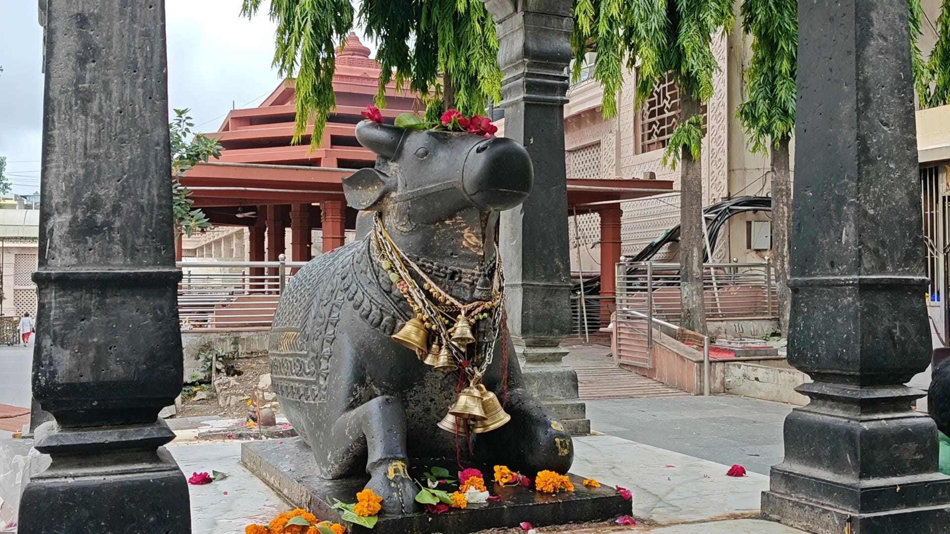महाकाल मंदिर प्रांगण मे है जूना महाकाल का दरबार