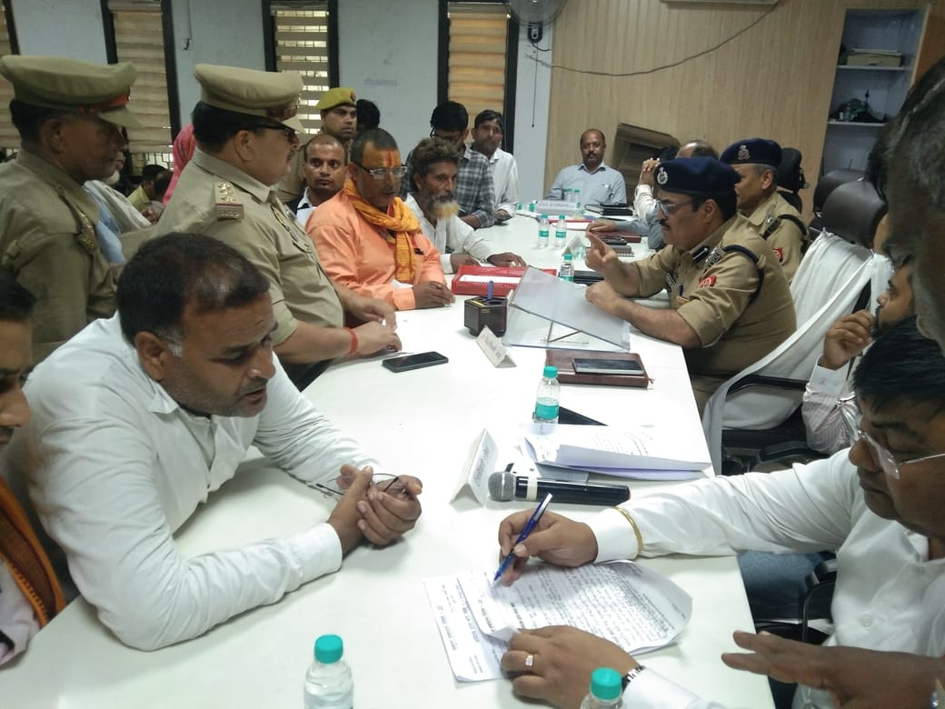 मनकापुर व सदर तहसील में जन समस्याएं सुनते अधिकारी। -संवाद मनकापुर व सदर तहसील में जन समस्याएं सुनते अधिकारी। -संवाद