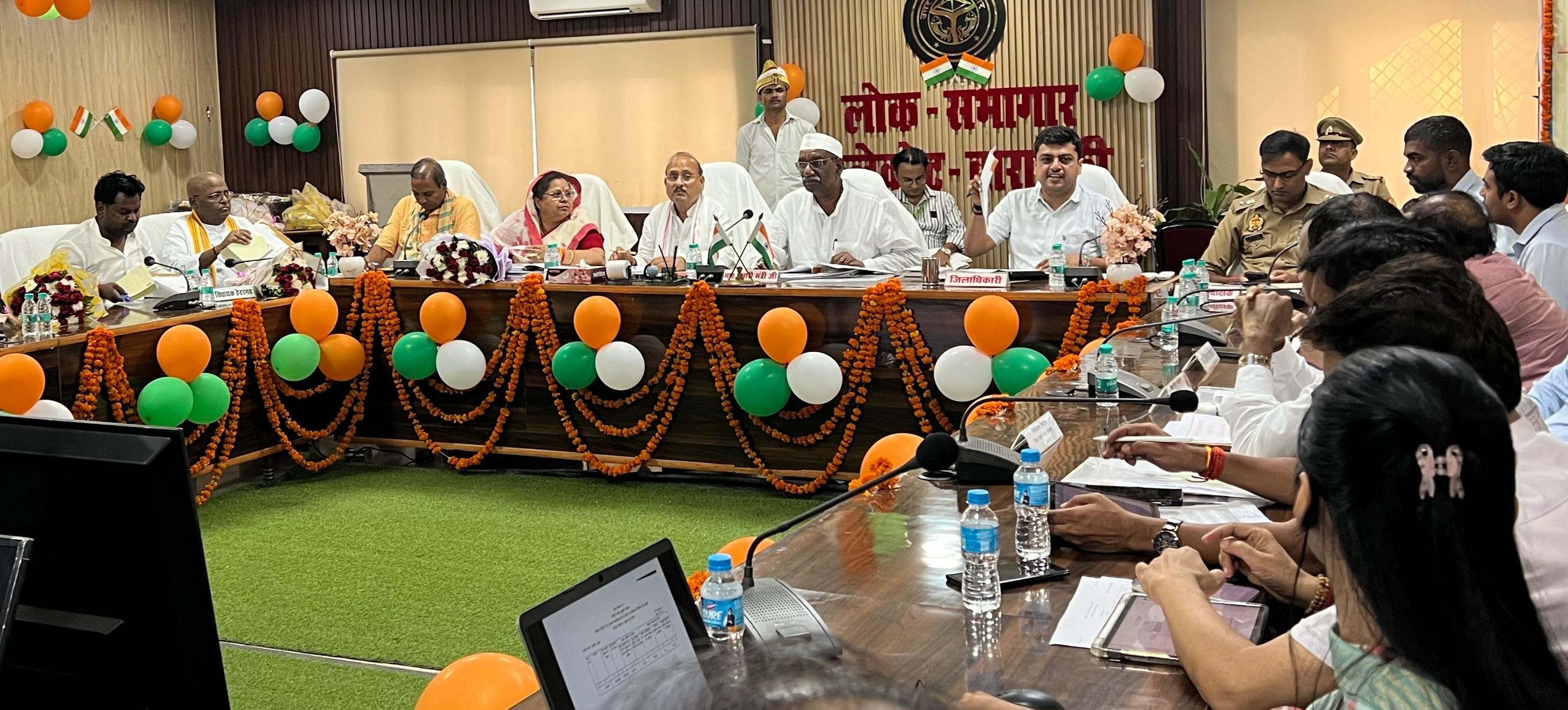 मरीजों को किसी भी हाल में न लिखें बाहर से दवाएं मरीजों को किसी भी हाल में न लिखें बाहर से दवाएं