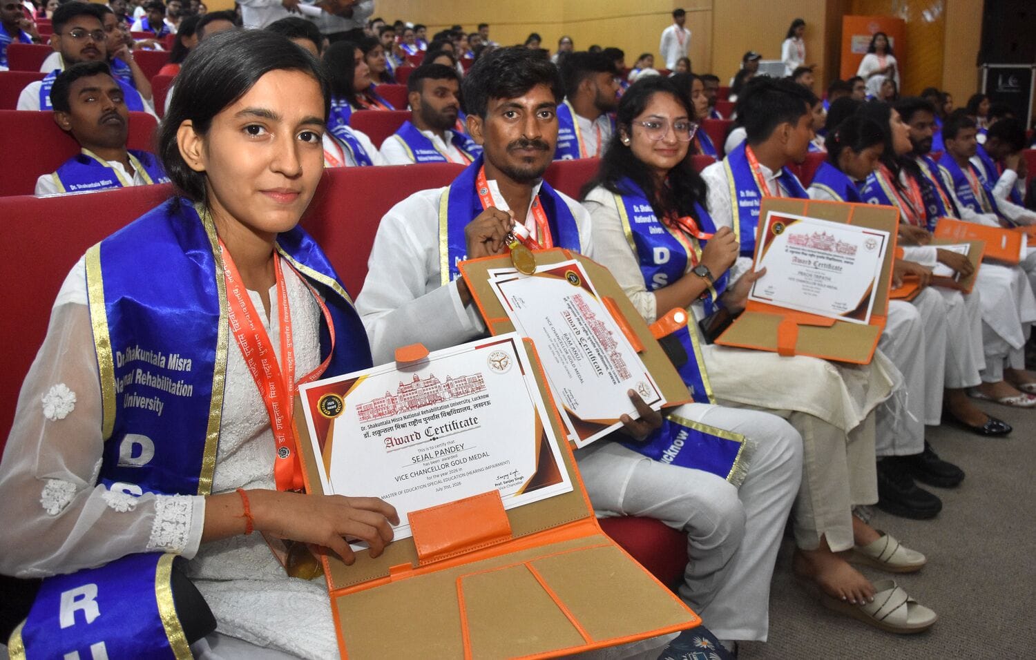 पुनर्वास विश्वविद्यालय के 13वें दीक्षांत में 27 दिव्यांग विद्यार्थियों ने जीते 45 पदक पुनर्वास विश्वविद्यालय के 13वें दीक्षांत में 27 दिव्यांग विद्यार्थियों ने जीते 45 पदक
