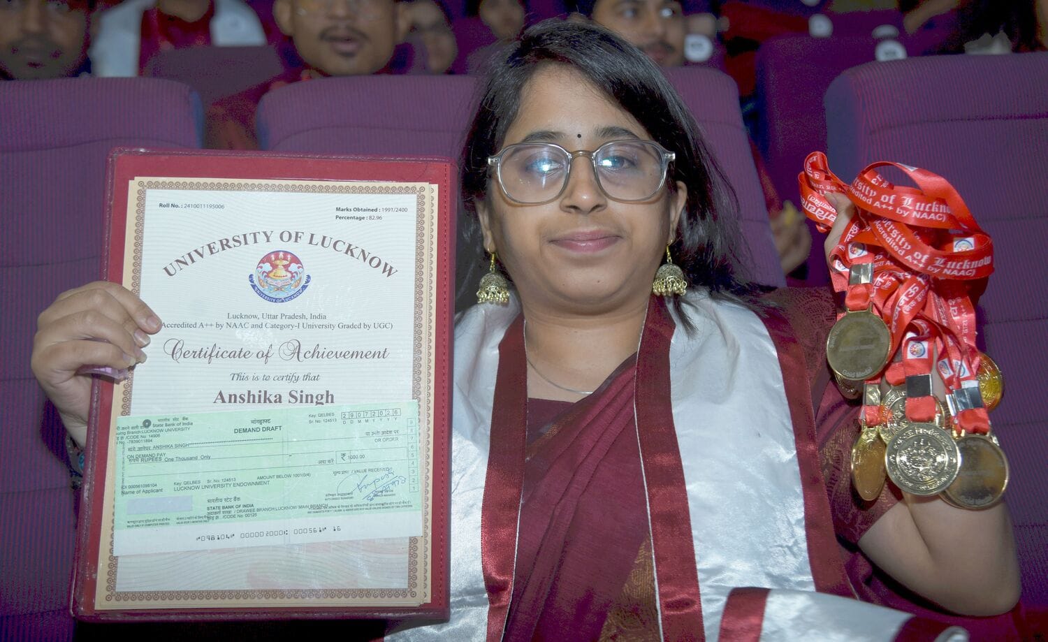 राजनीति शास्त्र विभाग से परास्नातक प्रज्ञा सिंह राजनीति शास्त्र विभाग से परास्नातक प्रज्ञा सिंह