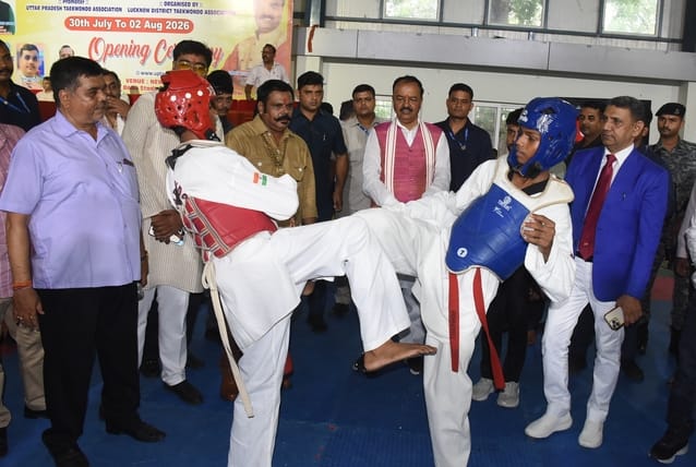 राज्य ताइक्वांडो चैंपियनशिप में खिलाड़ियों का हौसला बढ़ाते खिलाड़ी। राज्य ताइक्वांडो चैंपियनशिप में खिलाड़ियों का हौसला बढ़ाते खिलाड़ी।