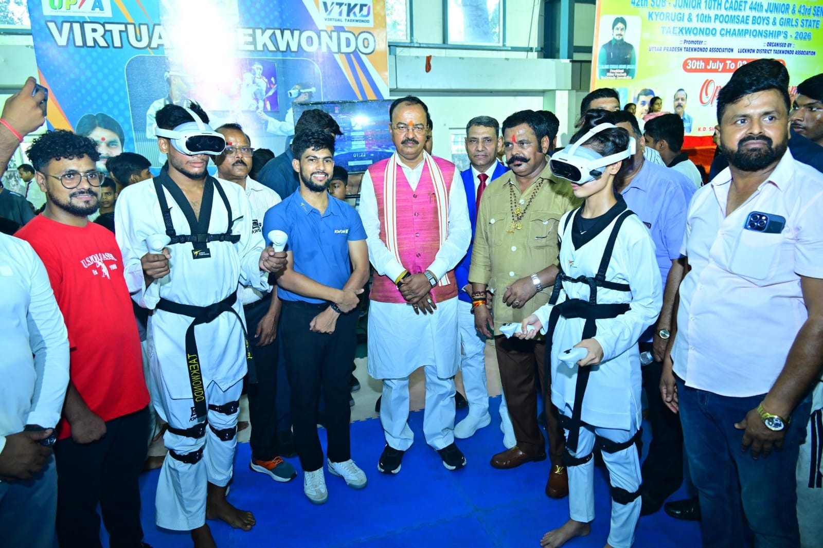 राज्य ताइक्वांडो चैंपियनशिप में खिलाड़ियों का हौसला बढ़ाते खिलाड़ी। राज्य ताइक्वांडो चैंपियनशिप में खिलाड़ियों का हौसला बढ़ाते खिलाड़ी।