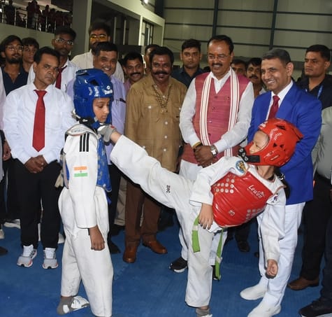 राज्य ताइक्वांडो चैंपियनशिप में खिलाड़ियों का हौसला बढ़ाते खिलाड़ी। राज्य ताइक्वांडो चैंपियनशिप में खिलाड़ियों का हौसला बढ़ाते खिलाड़ी।